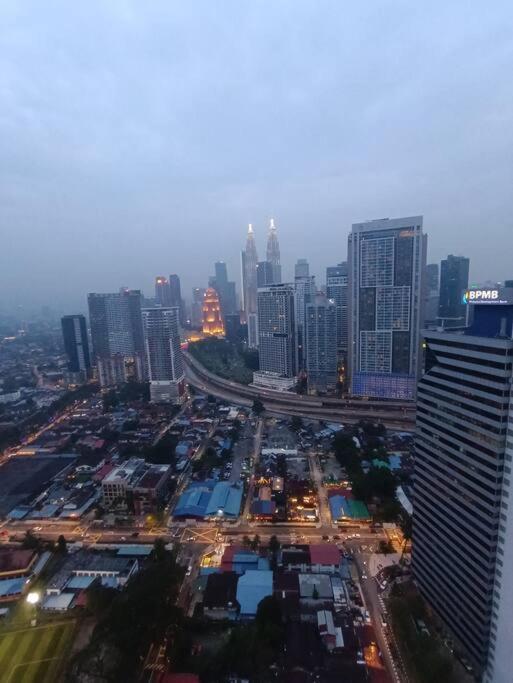 شقة Cl 27A Insta Klcc View & Infinity Pool View كوالالمبور المظهر الخارجي الصورة