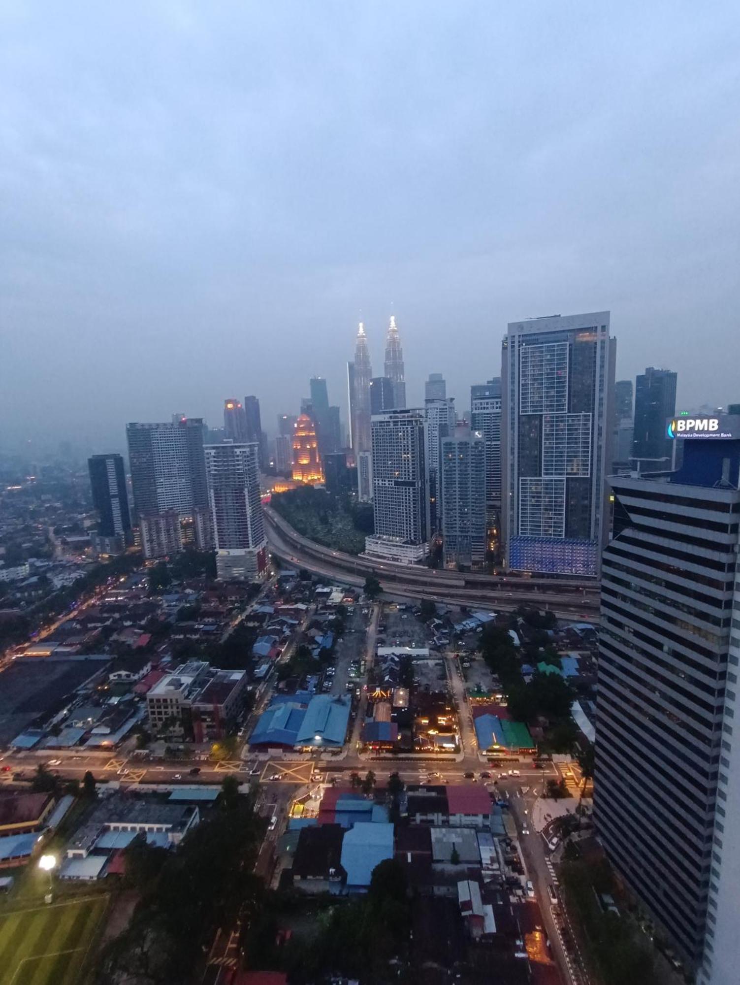 شقة Cl 27A Insta Klcc View & Infinity Pool View كوالالمبور المظهر الخارجي الصورة